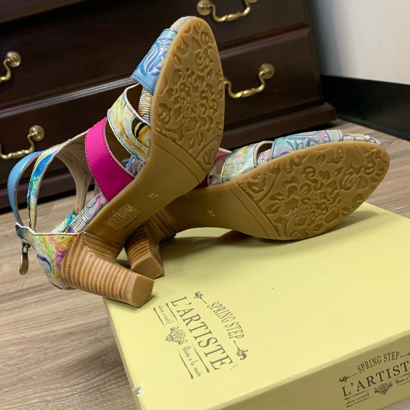 Colorful and Sexy heels with buckle detail - Picture 4 of 4